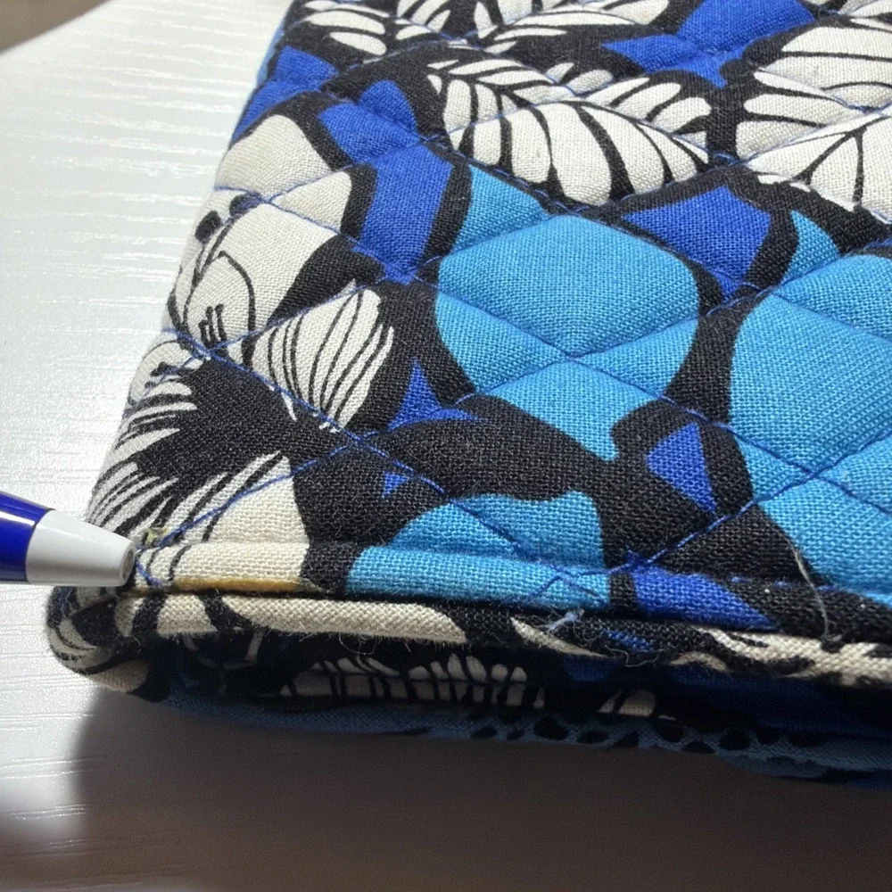 Vera Bradley Midnight Blue/Black/WHT Floral Turnlock Zip Clutch Wallet READ
